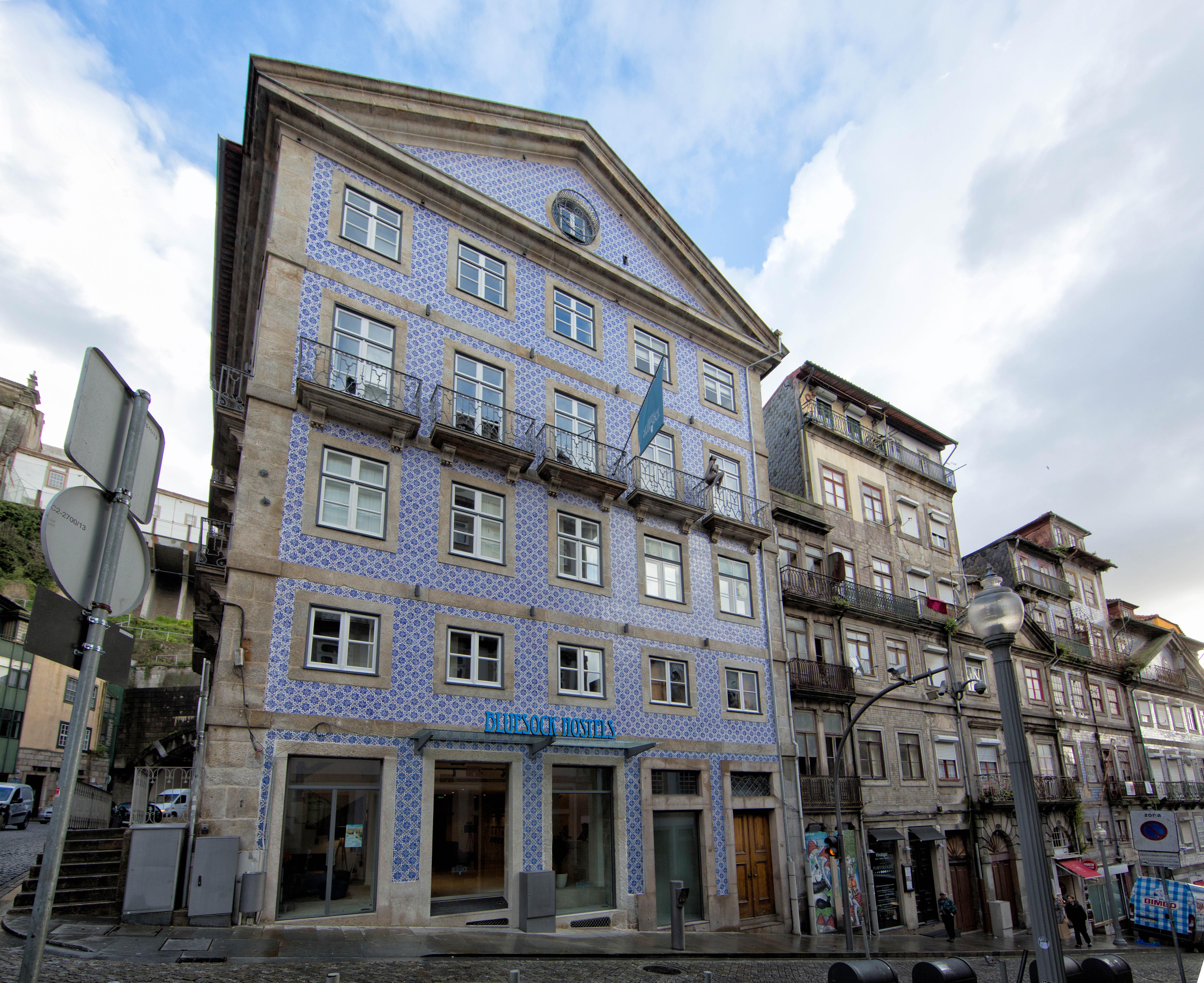 Bluesock Hostels Porto Exterior photo The facade of the Portuguese Historical Society