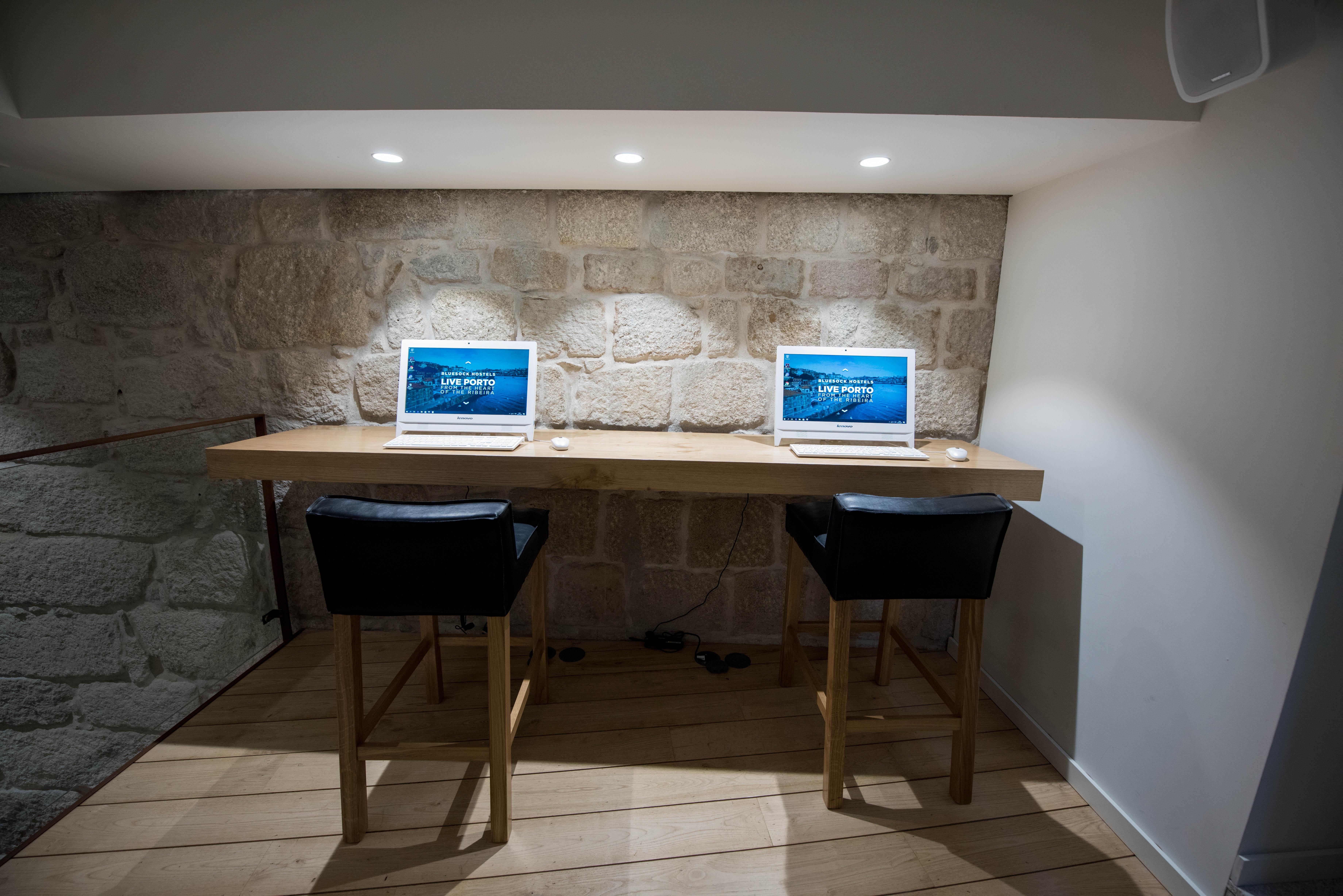 Bluesock Hostels Porto Exterior photo The Internet Café at the Museum of the History of the Portuguese Jews