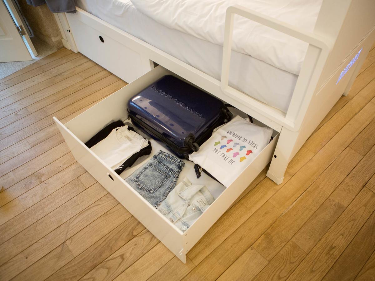 Bluesock Hostels Porto Exterior photo A drawer