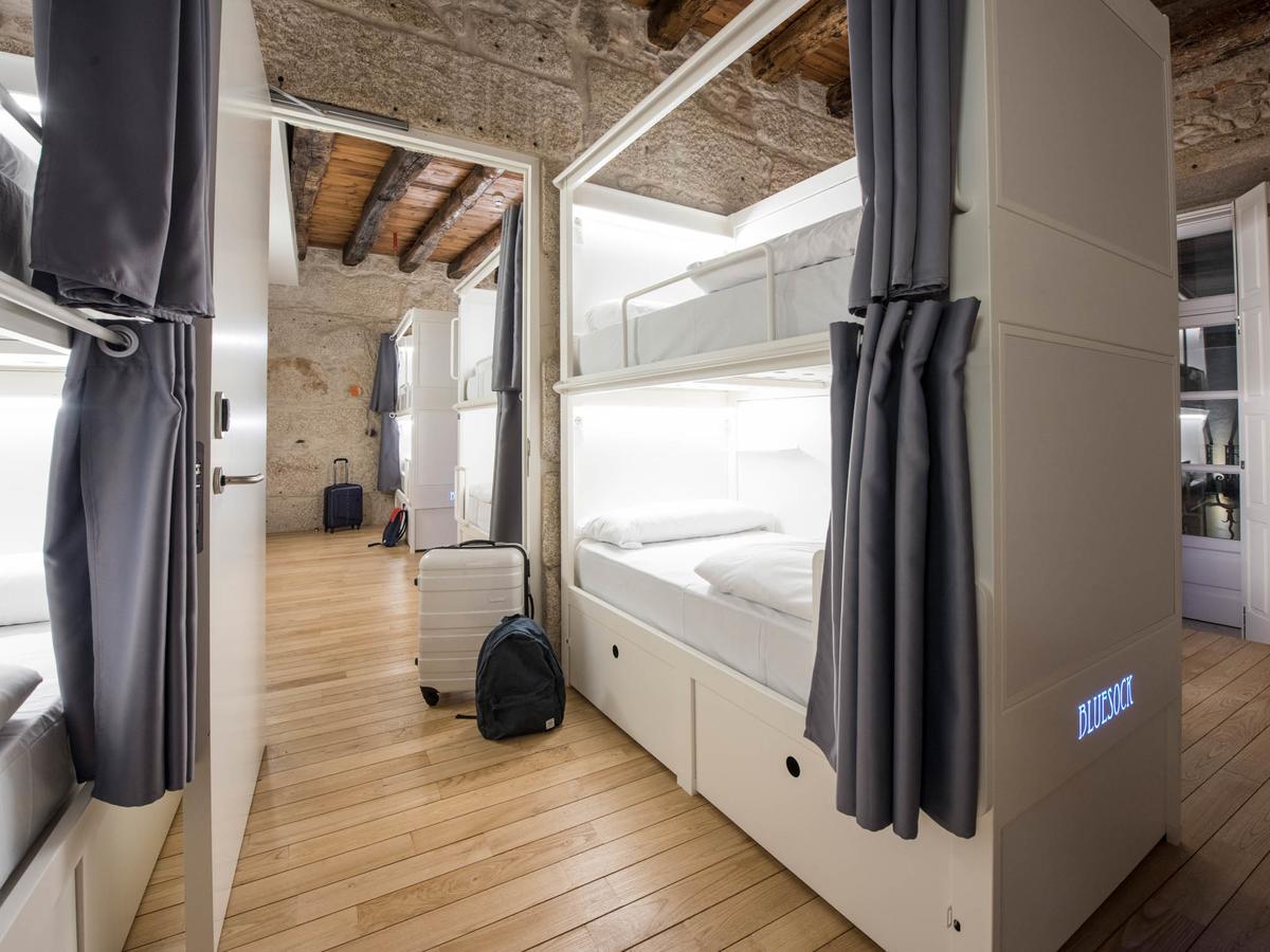 Bluesock Hostels Porto Exterior photo A typical room at the hotel