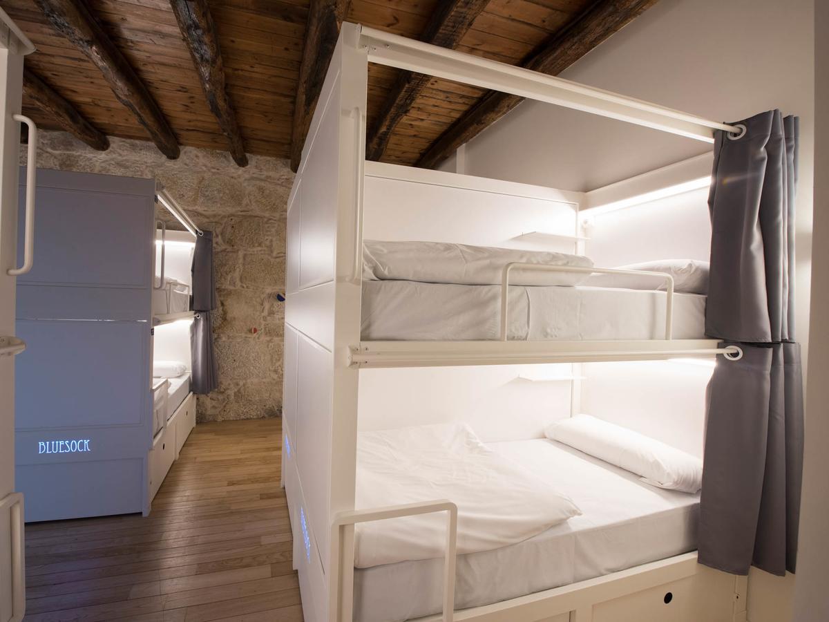 Bluesock Hostels Porto Exterior photo A bunk bed in a hostel