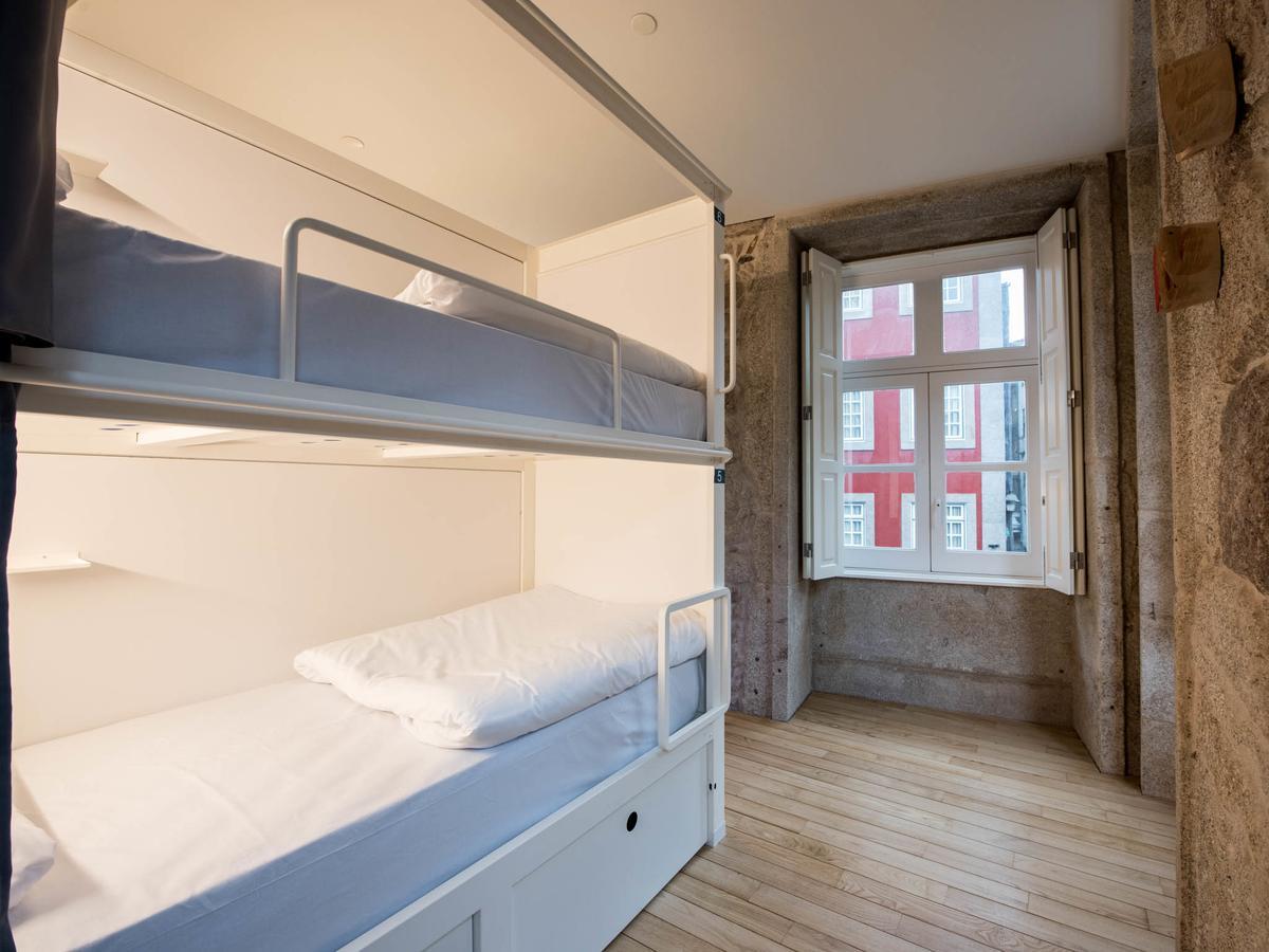 Bluesock Hostels Porto Exterior photo Hostel room in Lisbon, Portugal