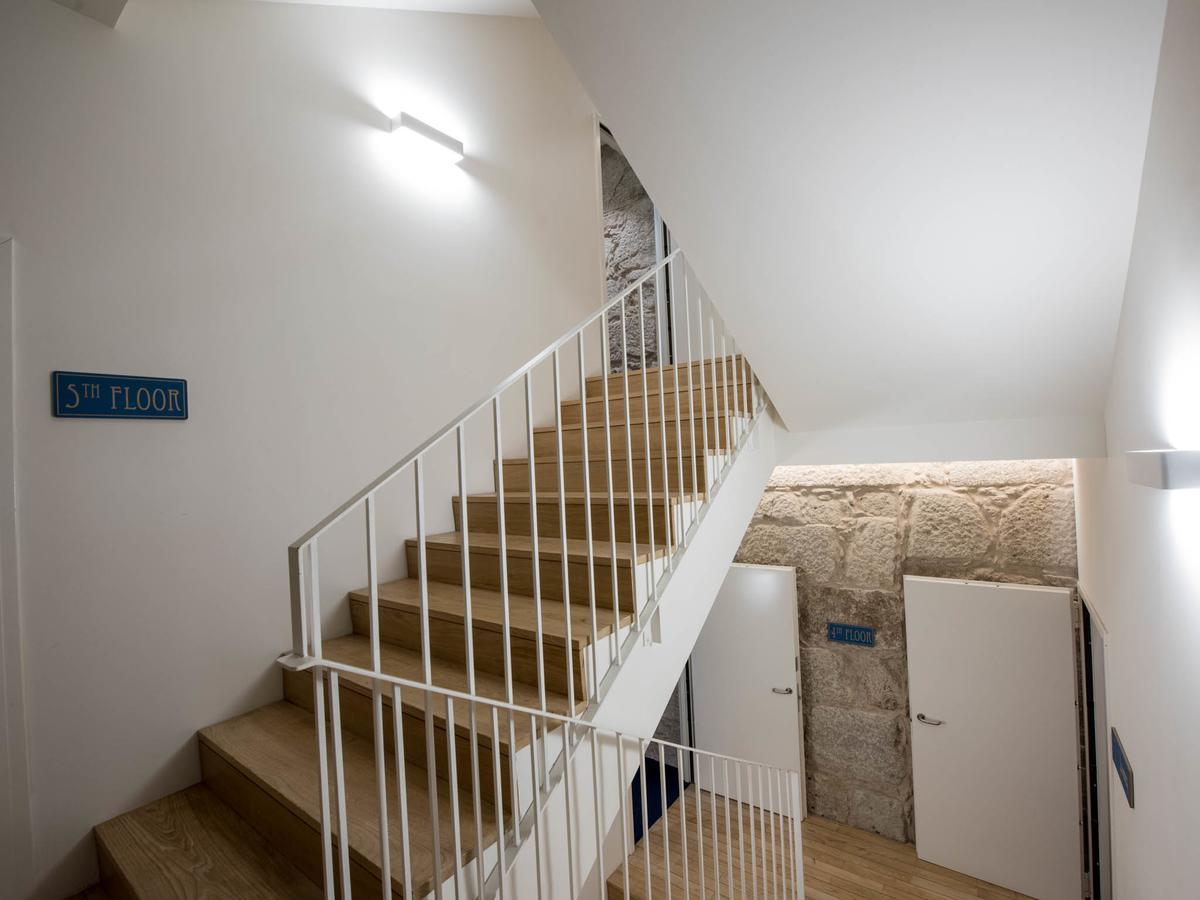 Bluesock Hostels Porto Exterior photo Stairs in the new building